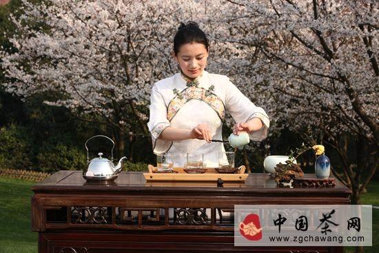 关于茶艺师许泽梅参选杭州“全国最美青工”的热门资讯