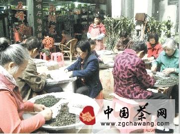 有关于店家植入广告：门口拣茶（图）的热门消息