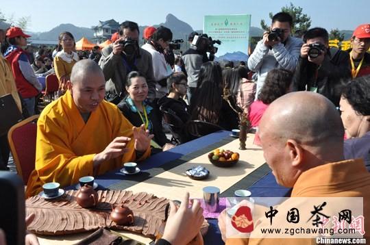 关于“最萌法师”延参法师现身武夷山 探讨茶与人生的最新资讯