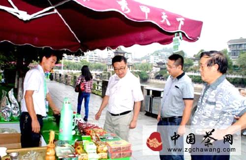 有关于凤冈茶企亮相贵阳茶博会“万人品茗”活动的热门消息