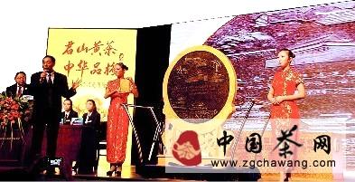 有关于一块茶饼拍出19万元的热门信息