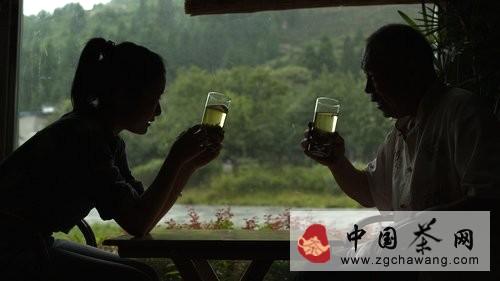 有关于纪录片《茶》首播口碑爆棚 茶艺川妹子走红的新闻