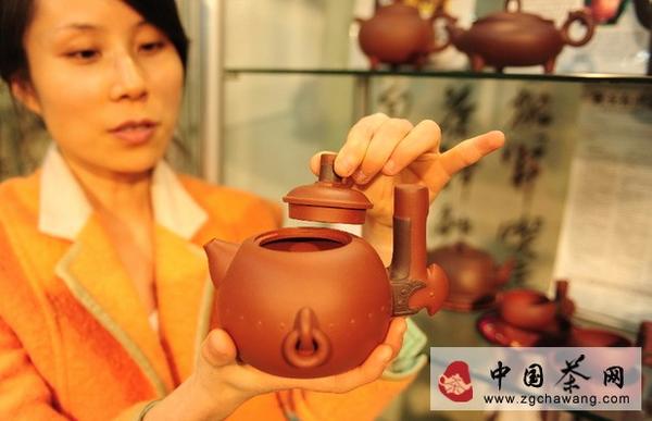 关于福州茶博会上千款宜兴紫砂手工艺精品精彩亮相的资讯(1)