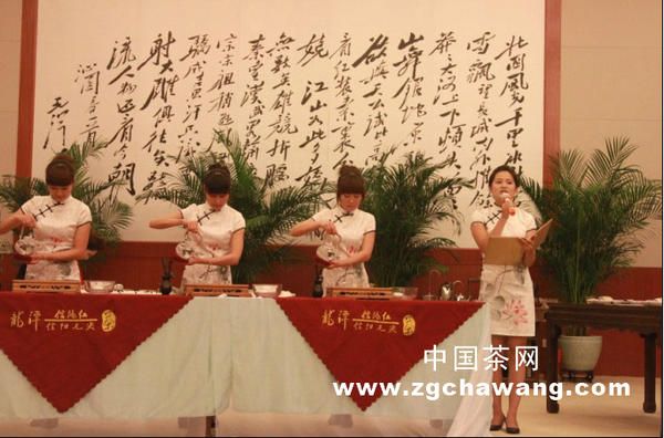 关于“龙潭信阳红”香溢中原红茶品鉴会 喜获群众喜爱品牌的新闻