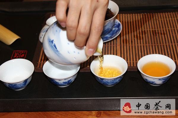 有关于年末盘点普洱茶秋茶价格 曼松贡茶古树茶笑傲天下的资讯(4)