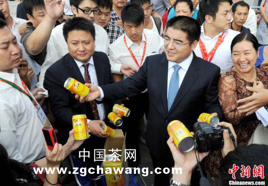 关于陈光标称卖凉茶暖茶“能亏就亏不能亏就重来”的最新消息