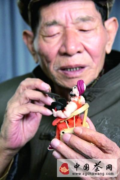 关于宜宾8旬老人李烈光的“面塑茶馆”的信息(1)