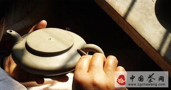 有关于茶技剖析：【紫砂壶】制作组图揭秘的最新消息