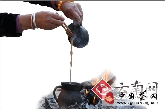 关于炭火上的民俗 云南烤茶飘香的热门信息