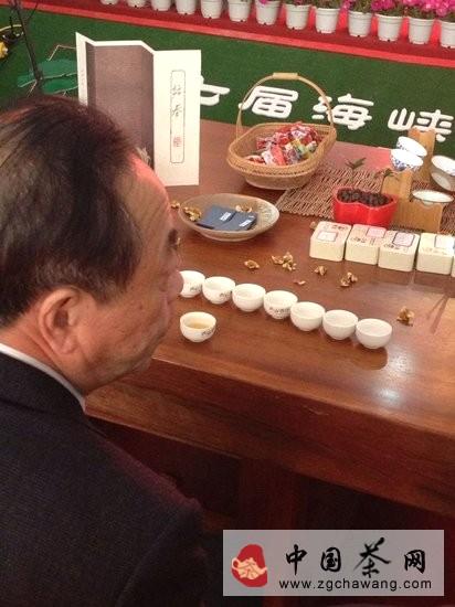 有关于大红袍茶王每斤一万起拍 最终6万元高价成交的新闻(3)