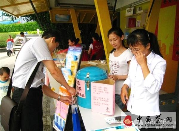 有关于深圳第一个凉茶免费供应点亮相的新闻