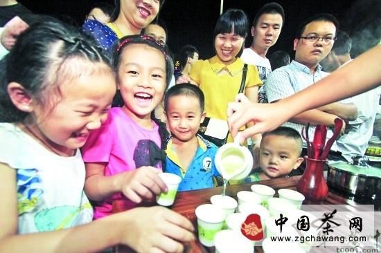 关于今年安溪铁观音秋茶产量达2.1万吨的新闻(1)