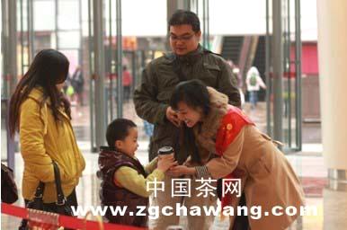 关于这个冬天不太冷 七彩云南普洱茶为民送温暖的资讯(1)