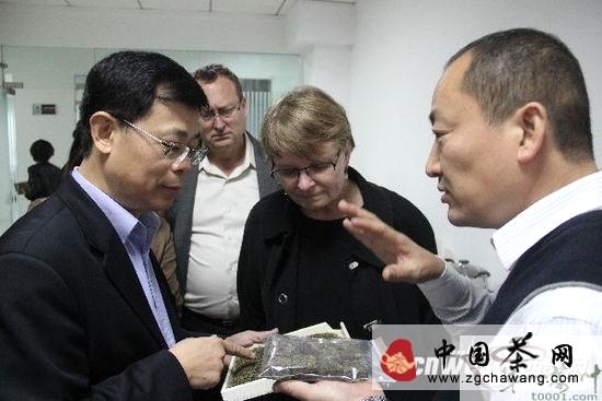 关于星巴克全球研发高级副总裁率团访问泾渭茯茶的最新资讯(1)