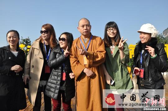 关于“最萌法师”延参法师现身武夷山 探讨茶与人生的最新资讯(1)