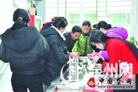 关于专家：喝茶可消除油腻 茶醉时赶紧吃块糖的最新信息