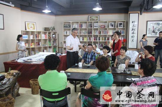 有关于品茶味 赏书画 钱塘社区举行夏季茶友会的热门资讯(1)