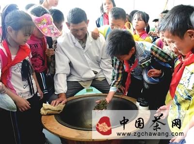 有关于古城小学开展“传承家乡茶文化 培养爱国爱乡情”主题秋游活动的新闻(1)