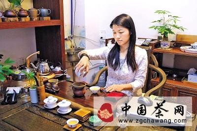 有关于80后女孩做特色茶生意“守”来忠实粉丝的热门信息