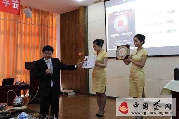 有关于众人齐品鉴曼松贡茶 普洱茶之王将问鼎茶界的热门消息(3)