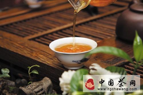 有关于茶百态:这一年,茶消费挤出多少水分?的新闻(1)