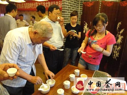 关于蒙顶山茶业商会评选出“2013蒙顶山茶十大新闻”的热门资讯(1)