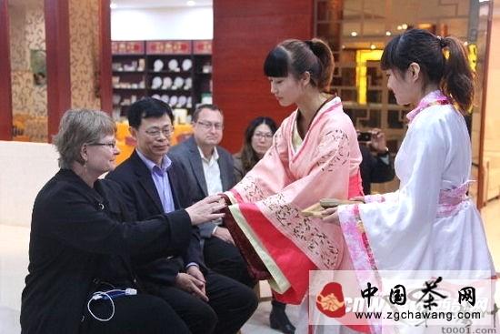 关于星巴克全球研发高级副总裁率团访问泾渭茯茶的最新资讯(2)