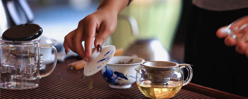 有关于“一两黄金一两茶”，谁炮制了几十万元1斤的天价茶？  的新闻