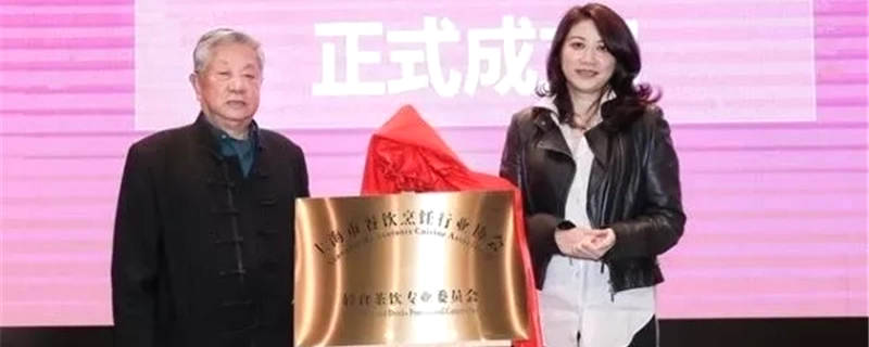 关于新式茶饮撬动“中国式消费”，七成消费者是“90后”和“00后”的信息