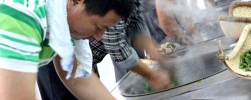 关于日照市茶叶技能大赛开赛 62岁老者现场炒茶（图）的最新信息
