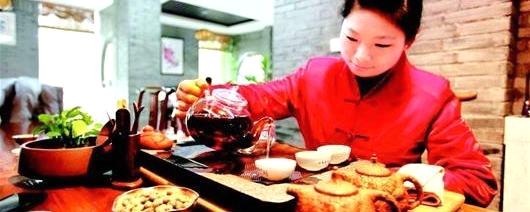 有关于湖北茶楼井喷导致茶艺师供不应求的热门新闻