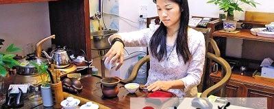有关于80后女孩做特色茶生意“守”来忠实粉丝的热门信息
