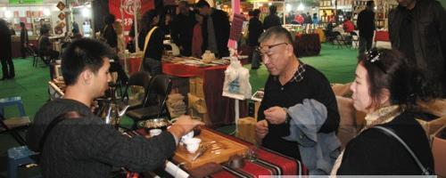 有关于茶百态：这一年，茶消费挤出多少水分？的新闻