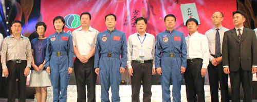 关于叙府龙芽宜宾早茶献礼中国“神九”航天员的消息