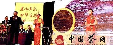 有关于一块茶饼拍出19万元的热门信息