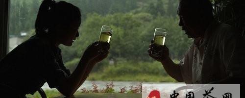 有关于纪录片《茶》首播口碑爆棚 茶艺川妹子走红的新闻