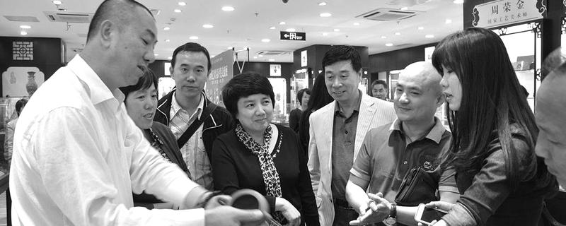 关于紫砂艺术评鉴展亮相上海友谊商店的热门新闻