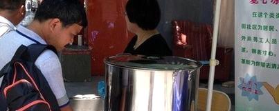 关于杭州上城区组织开展爱心凉茶送清凉活动的资讯