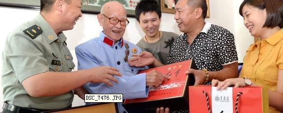 有关于长沙百岁老红军喜收“红军茶”的热门信息