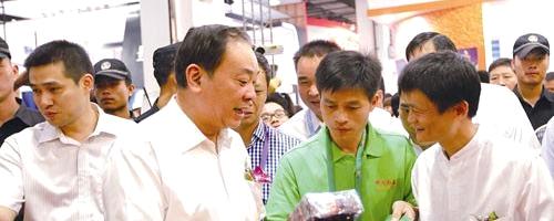 有关于“电商教父”马云与中闽弘泰负责人深入交谈的信息