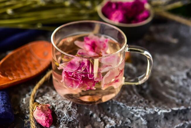 玫瑰花与什么泡水喝能养肝