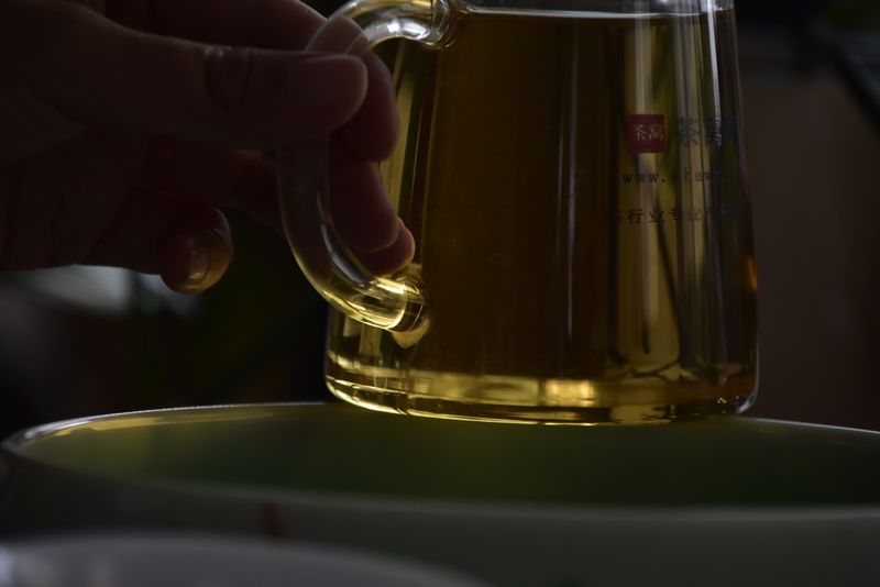 关于200万吨茶叶躺在仓库：为啥老百姓却喝不起茶？的新闻(5)