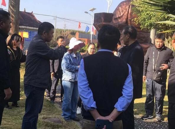 关于西双版纳州农业农村局与省农科院专家开展茶产业发展规划调研的新闻(2)