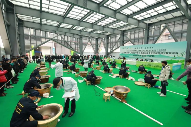 有关于“天府龙芽杯”2022年四川省扁形绿茶手工制作职业技能竞赛在泸州纳溪区成功举行！的新闻(12)