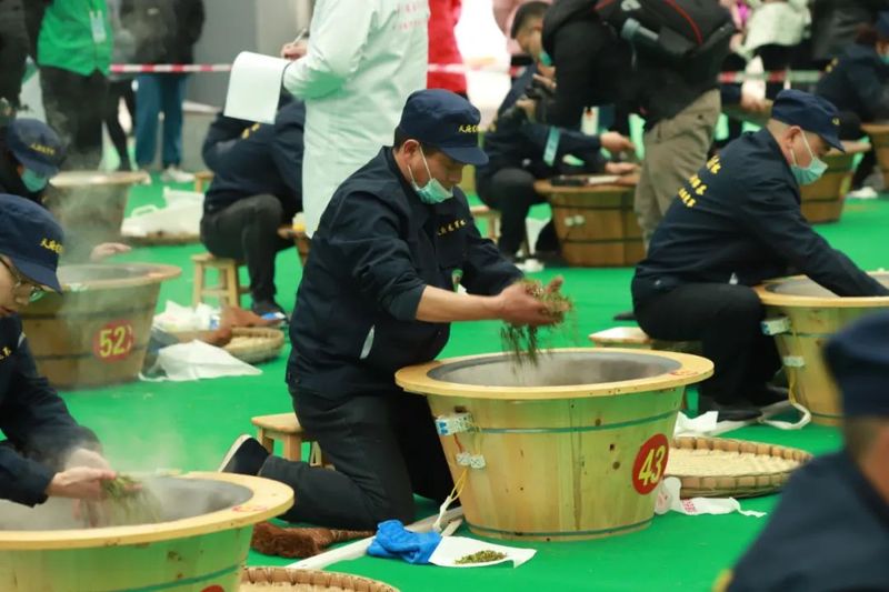 有关于“天府龙芽杯”2022年四川省扁形绿茶手工制作职业技能竞赛在泸州纳溪区成功举行！的新闻(16)