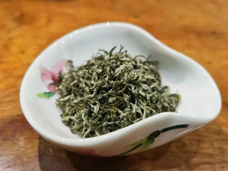 有关于雅安春茶抢“鲜”开采的新闻(1)