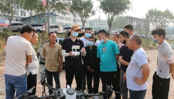关于云南思茅组织植保无人机培训 动动手指管理几百亩茶园的相关内容(1)