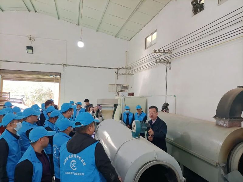 有关于春茶生产正当时 技术服务到茶企——安康市农业技术推广中心 安康市茶业协会开展春茶开园技术培训活动的信息(3)
