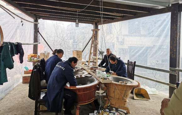 有关于西湖龙井遭遇“雨水青” 看景区90后茶人亮妙招的相关内容