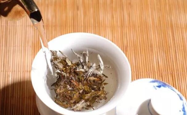 晚上喝什么茶有助睡眠(1)